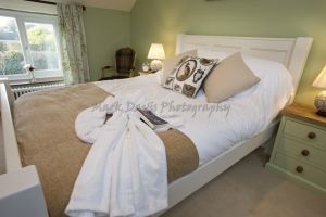 _gorgeous low burn cottage 51.jpg